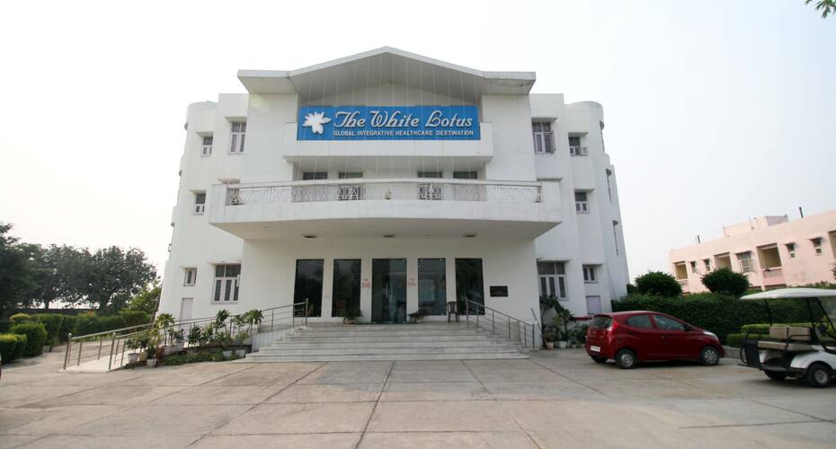 The White Lotus, New Delhi 1
